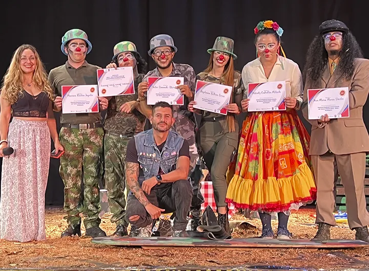 Integrantes del grupo de teatro de UNIMINUTO Seccional Antioquia - Chocó en el Festival de Teatro ASCUN