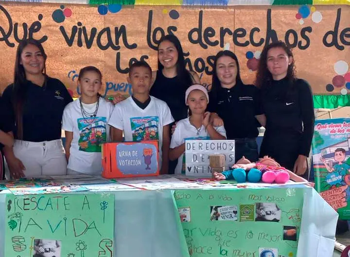 Estudiantes de UNIMINUTO Eje Cafetero realizan actividad didáctica con niños de grados cuarto y quinto del Centro Educativo Puerto Caldas en el marco de la Agenda Regional Pereira PCIS