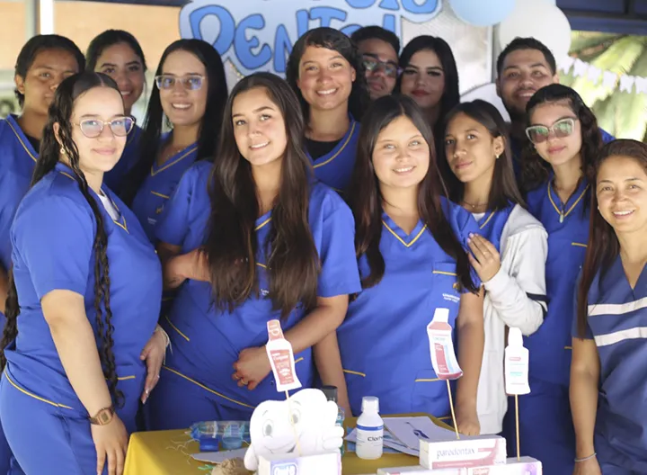 Estudiantes de enfermería de UNIMINUTO en el Festival del Cuidado Físico y Mental