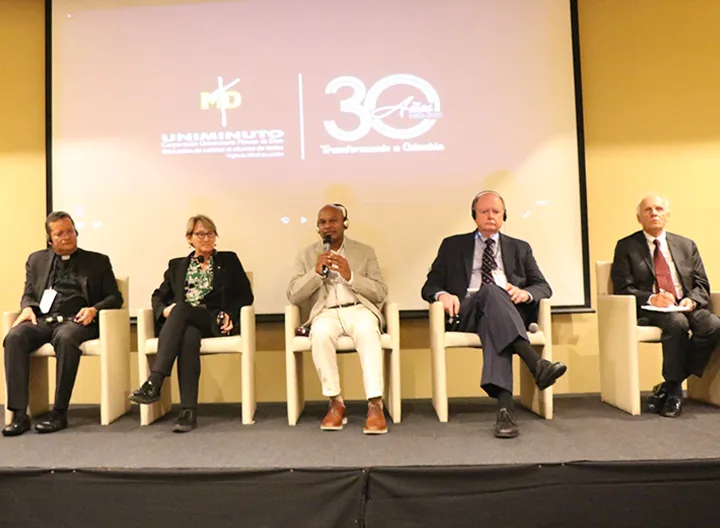 personajes-foro-UNIMINUTO