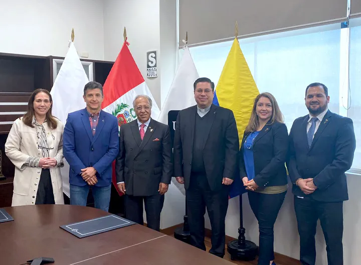 Directivos Univerisdades de Perú y UNIMINUTO