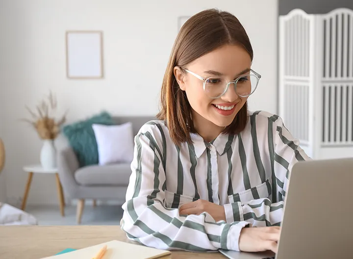 Estudiante en computador
