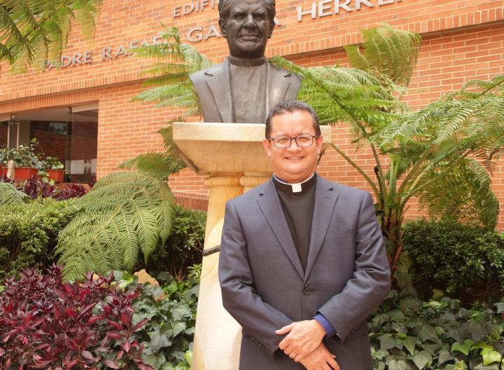 Columna del rector padre Harold Castilla Devoz, cjm, en el diario La República.