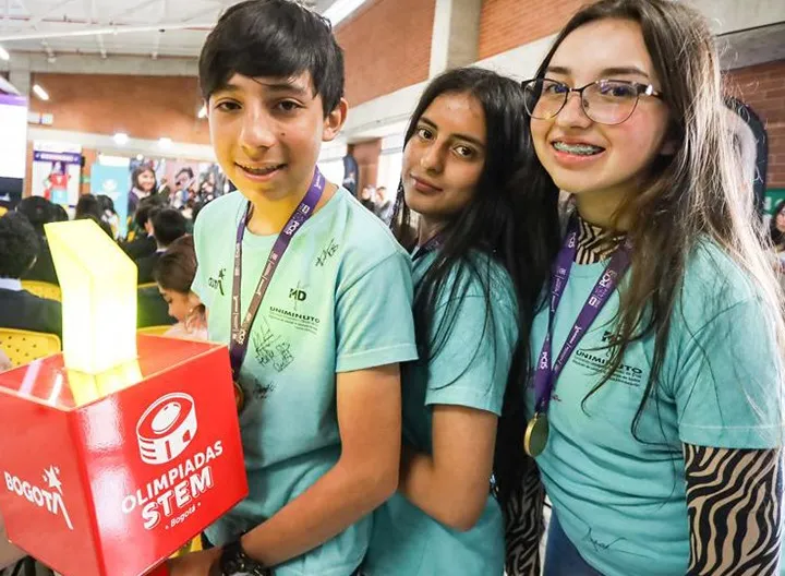 Las Olimpiadas fortalecen los ambientes de aprendizaje STEM en Bogotá.