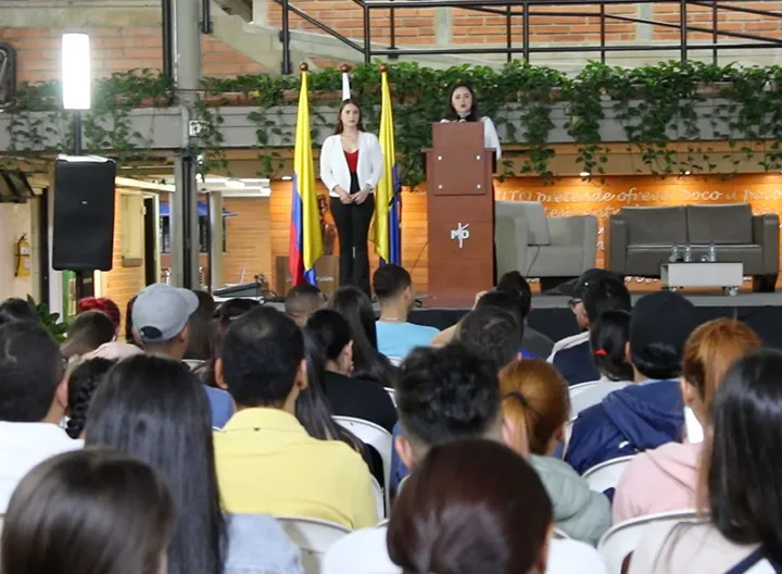 Charla de economía colombiana en UNIMINUTO