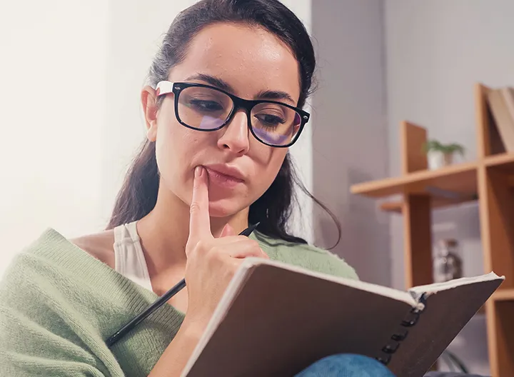 Mujer leyendo