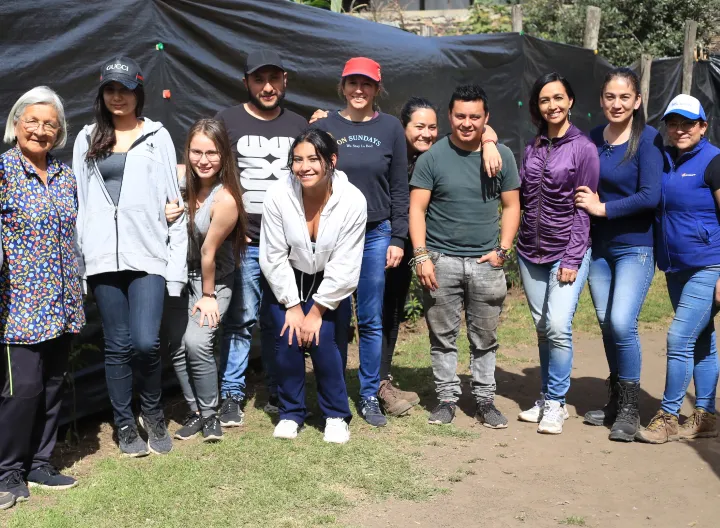 Equipo de voluntarios participantes en la minga