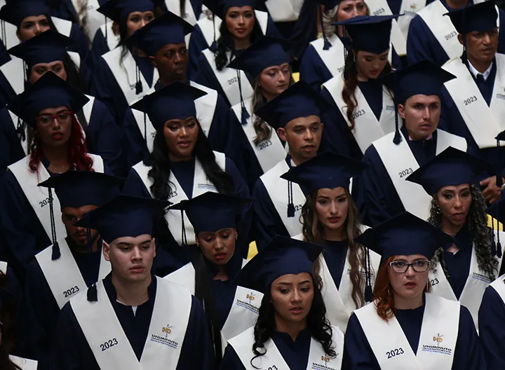 Graduandos de UNIMINUTO en la ceremonia