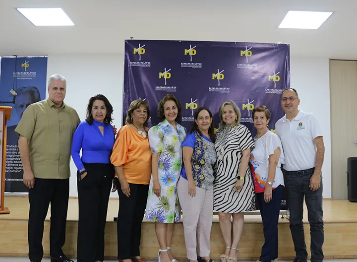 En la fotografía de derecha a izquierda se encuentra Zulmary Nieto, docente Corporación Universitaria Minuto de Dios; Carmen Cecilia, rectora de la Fundación de Estudios Superiores Comfanorte; Sandra Ortega, rectora Universida Francisco de Paula Santander Cúcuta; Fabiola GarcíaHerreros, directora Corporación Universitaria Minuto de Dios Norte de Santander; Débora Guerra, rectora Universidad Libre Cúcuta; Yolanda Gallardo, rectora Unisimón Cúcuta; Mario Contreras, Rector ISER.