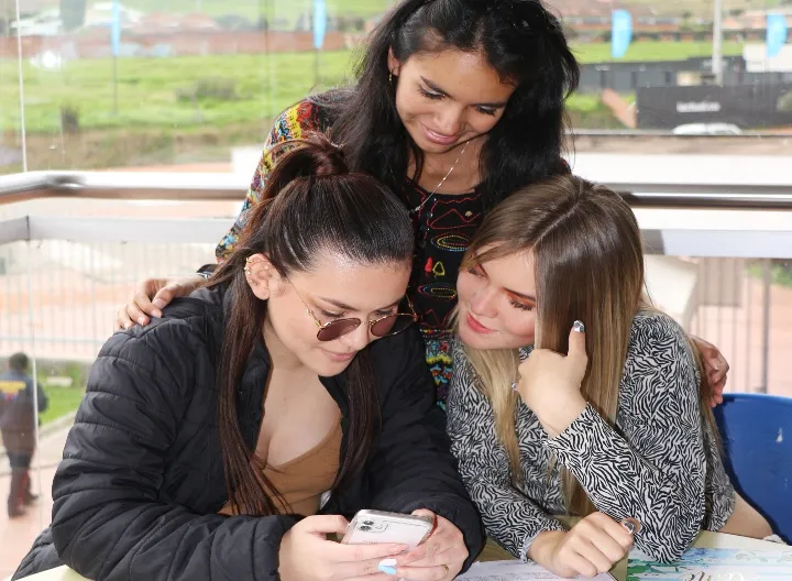 estudiantescon celular