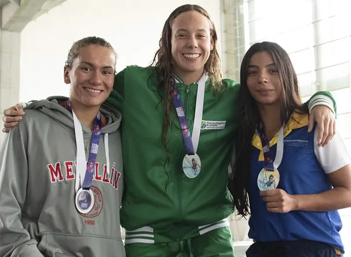 Maria Camila con la medalla de bronce