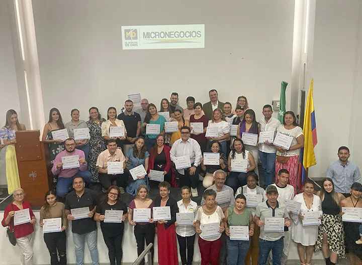 Entrega de certificados a Micronegocios