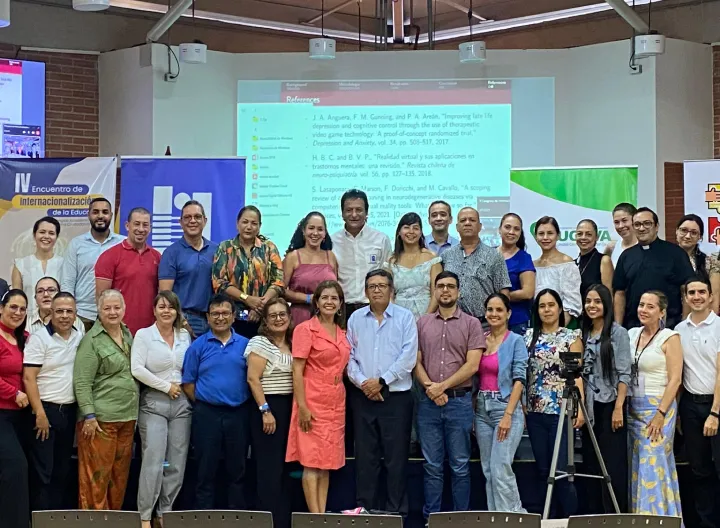 Grupo de personas asistentes al evento