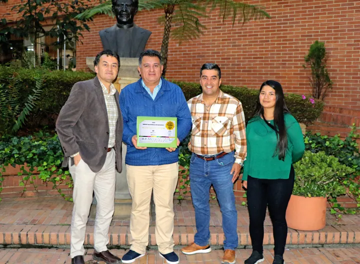 Directivos de UNIMINUTO y Workakao con Galardón ‘Cacao de Oro’ en el centro universitario Nor- Occidente Calle 80