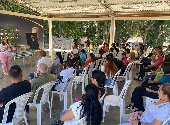 Rectora Rosalba López Gómez UNIMINUTO Eje Cafetero da la bienvenida a estudiantes nuevos y sus familias