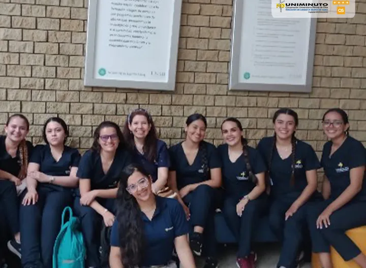 Estudiantes visitan anfiteatro para conocer la anatomía del cerebro humano