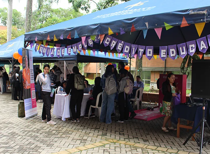 Stand de la primer feria de empleo en UNIMINUTO Seccional Antioquia - Chocó
