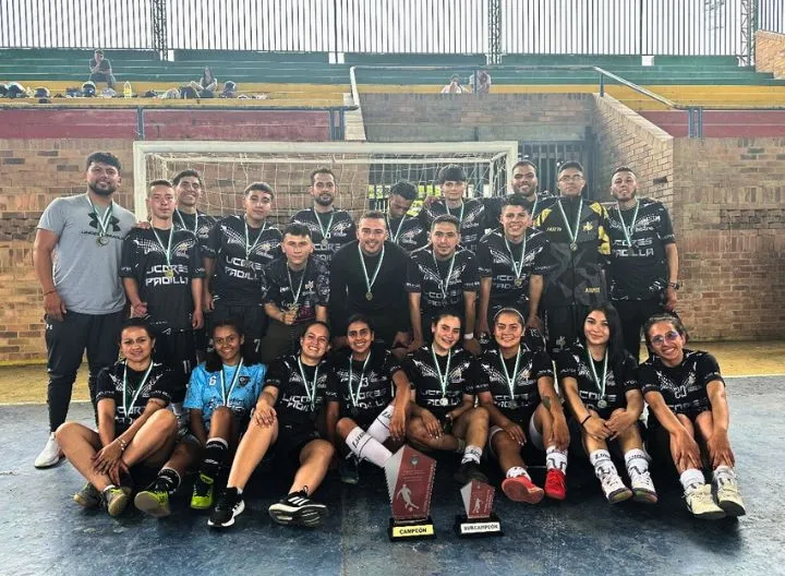 Equipo de fútbol sala masculino y femenino de UNIMINUTO Madrid.  