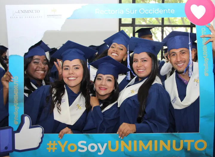 Estudiantes UNIMINUTO en la ceremonia de grados del Suroccidente Colombiano