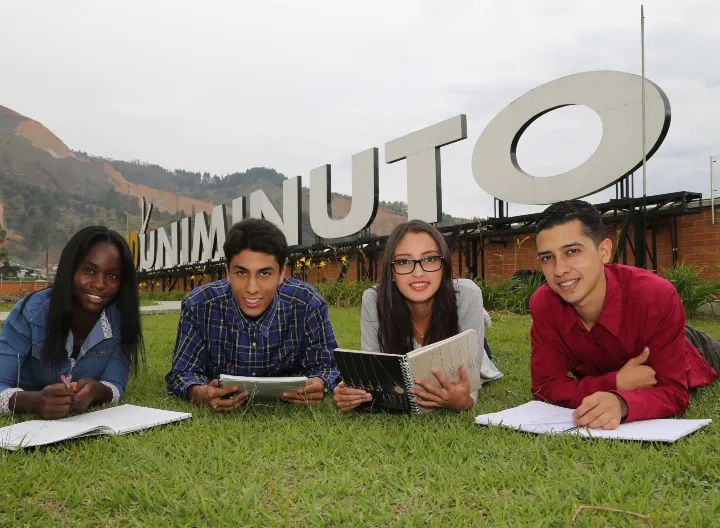 estudiantes de uniminuto