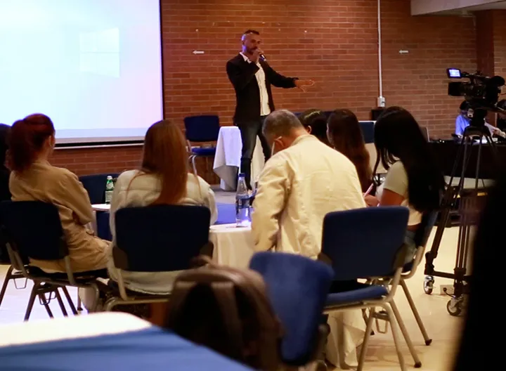 Ponente en el panel de expertos de psicología organizacional de UNIMINUTO