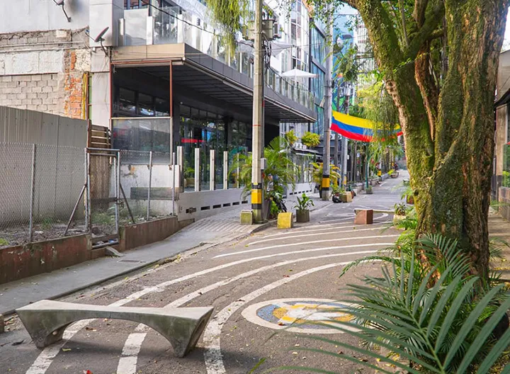 Calle del Parque Lleras Medellín, durante remodelación del sector. 