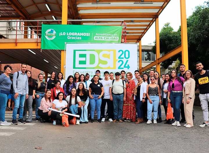 Docentes y estudiantes semilleristas en el encuentro regional RedColsi