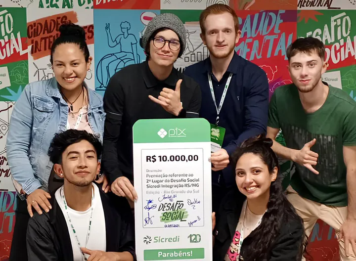 Estudiantes en el concurso internacional Desafío Social.