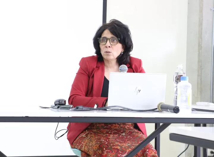 Dra. Sonia María Gómez Puente dictando conferencia