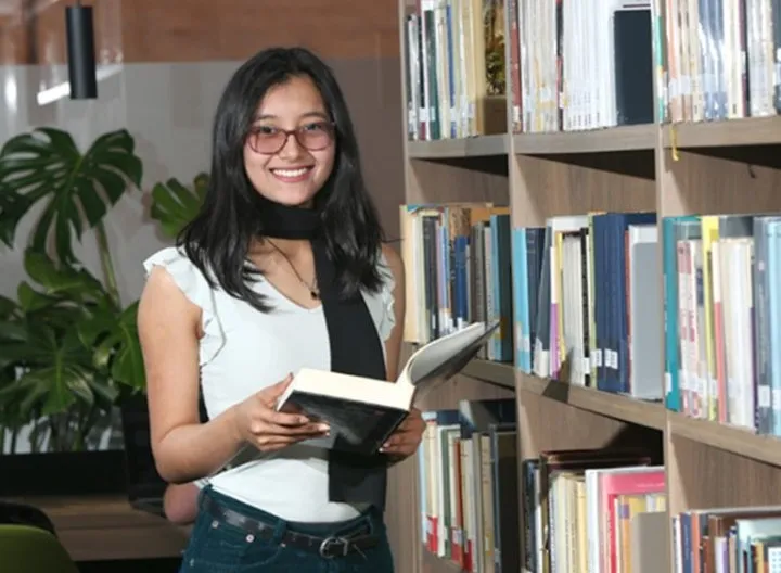 estudiante feliz