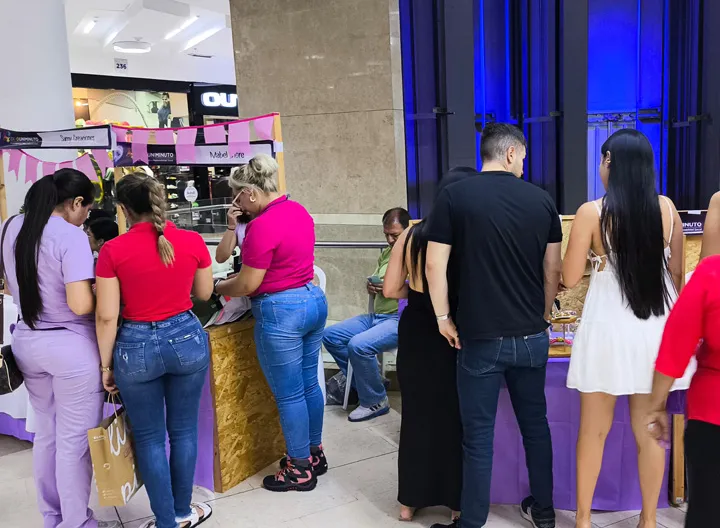 Público asistente a EXPOUNIMINUTO Feria Comercial - CC ACQUA - Ibagué 3