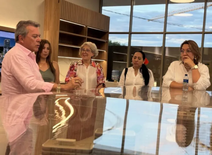 Felipe Olave y la Rectora de UNIMINUTO Centro Sur en una Reunión Estratégica