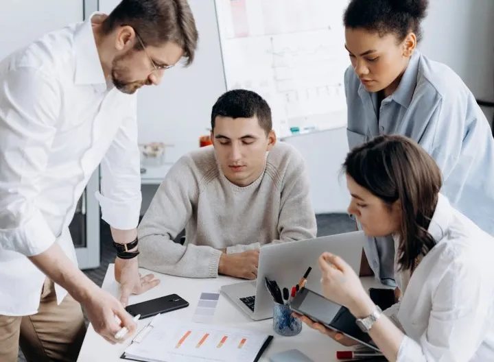 Grupo de personas trabajando
