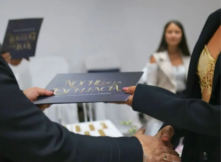 Profesores , Coordinadores , estudiantes , egresados y menciones de honor