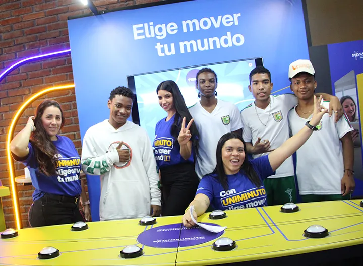 Jóvenes de colegio en Cali conocieron oferta de UNIMINUTO