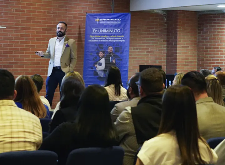 El Rector Faber Andrés Álzate Ortiz presentó una visión de impacto basada en la calidad, la sostenibilidad y el servicio, destacando el aumento del 8% en la nueva población estudiantil y la expansión a nuevos territorios.