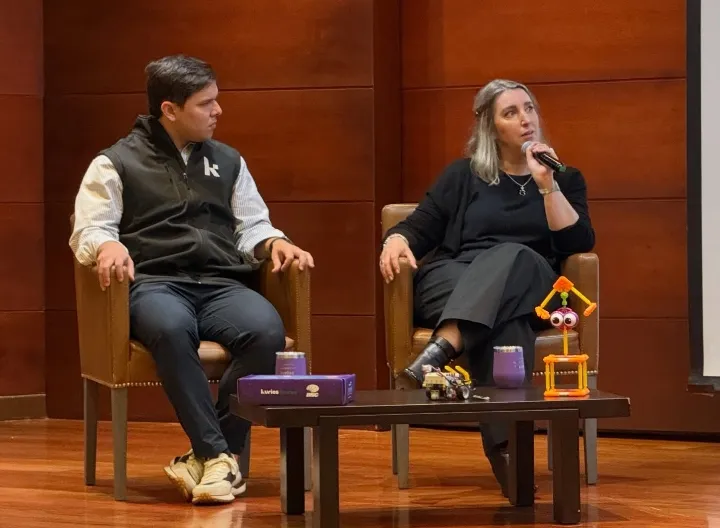 La Vicerrectora Académica de UNIMINUTO, Stéphanie Lavaux en el conversatorio liderado por The Bizfest y Kurios