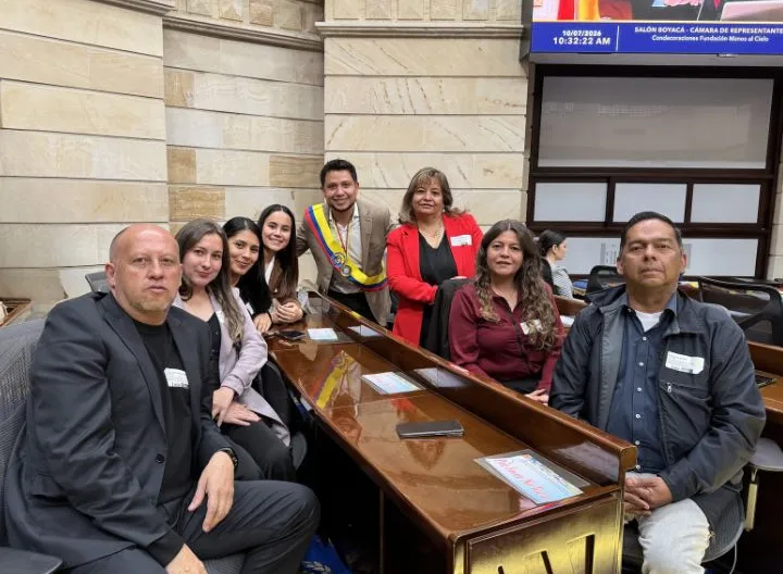 profesores, estudiantes y director de UNIMINUTO Soacha.