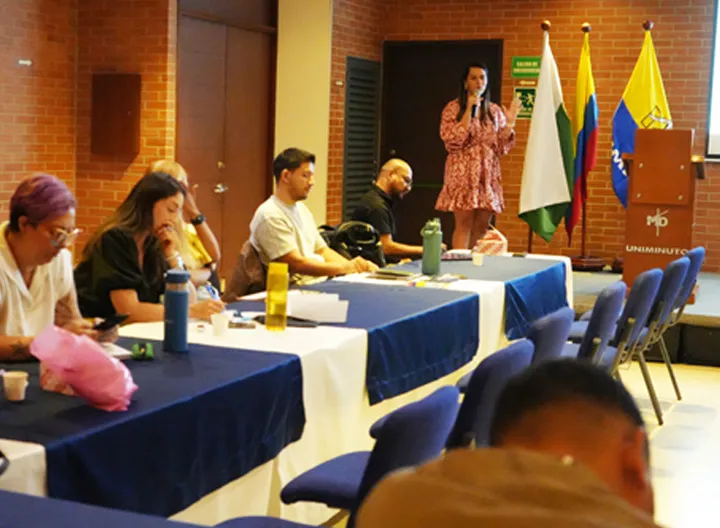 Los colectivos Comunicadores y Periodistas Antioquia conmemoran una década de trayectoria con el Seminario–Taller «Psicología de la Comunicación y Asertividad»