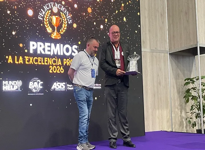 Docente de UNIMINUTO Caribe recibe reconocimiento a la excelencia profesional