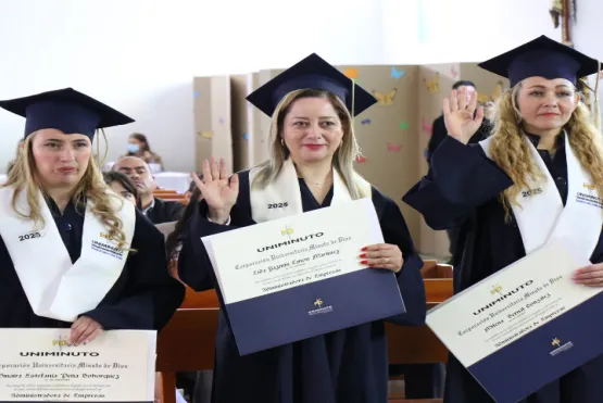 Mujeres privadas de la libertad graduadas en Administración de Empresas