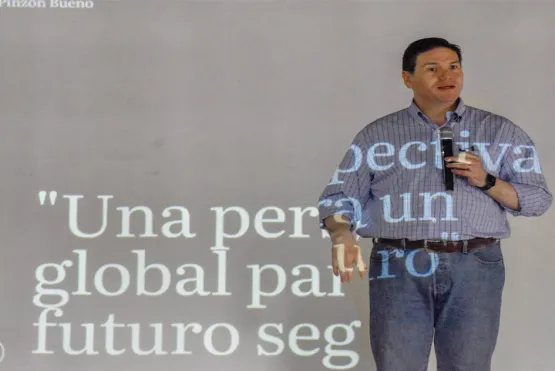 Juan Carlos Pinzón durante su conferencia en UNIMINUTO.3