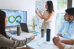 Maestría en gerencia social Equipo de personas en trabajo de grupo