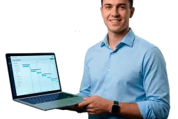 Hombre profesional sosteniendo laptop con cronograma de proyectos y herramientas de planificación en contexto de gerencia de proyectos y gestión estratégica