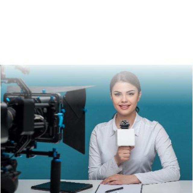 Mujer haciendo una entrevista.