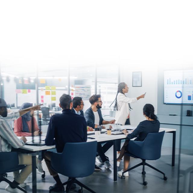 personas-reunión-ejecutiva