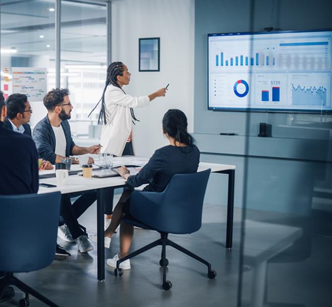 personas-reunión-ejecutiva