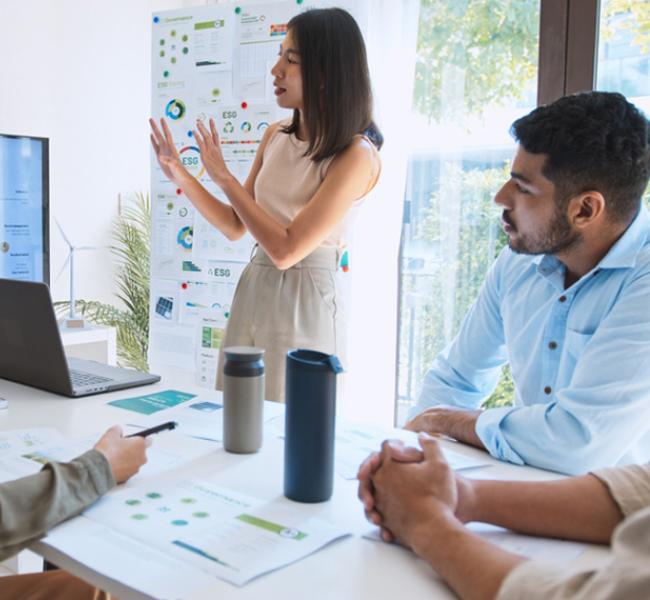 Equipo de personas en trabajo de grupo
