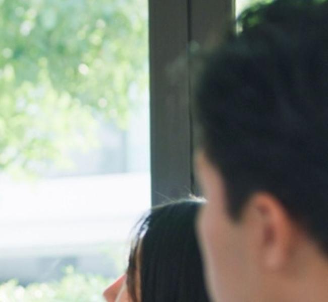 Profesor explicando a alumnos