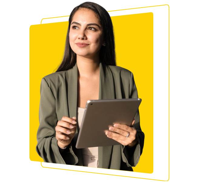 Mujer profesional sosteniendo una tableta.